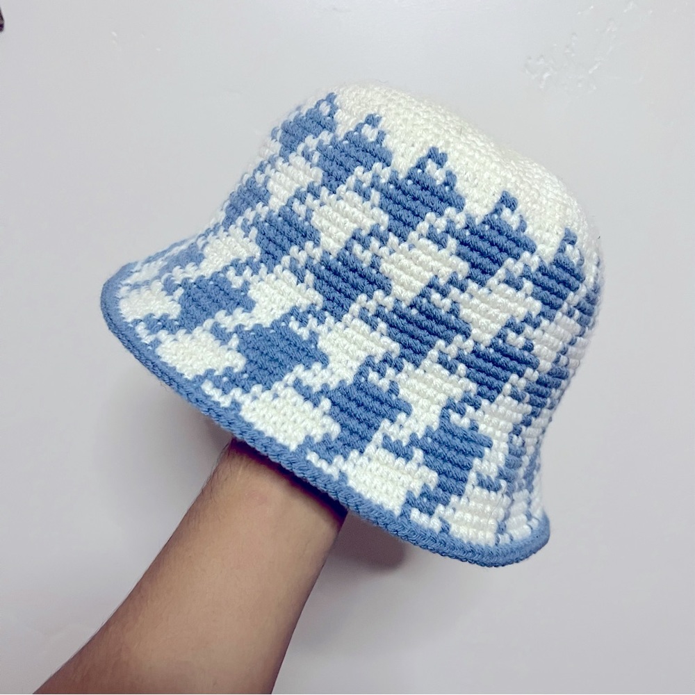 BUCKET HAT